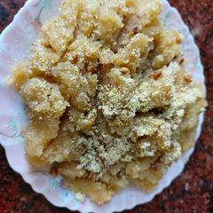 A picture of Semolina dry fruit halwa.