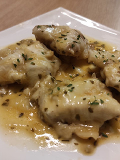 Una foto de Kokotxas de bacalao en salsa verde