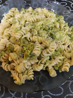 Una foto de Salsa de brócoli y queso azul para las pastas😋