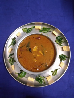*சேனைக்கிழங்கு வத்தக்குழம்பு*(senaikilangu vathakkulambu recipe in tamil) செய்முறை முக்கிய புகைப்படம்
