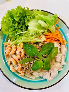 Hình của món Phở sắn trộn tôm thịt.