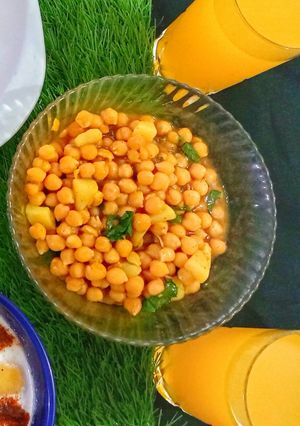 A picture of White chanay.