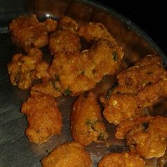 A picture of Moong dal ke pakode.