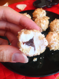 Una foto de Bolitas de queso de cabra y nueces