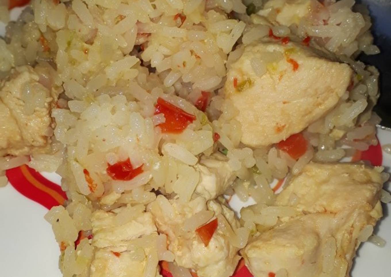 Arroz con Supremas salteadas con morrón y cebolla