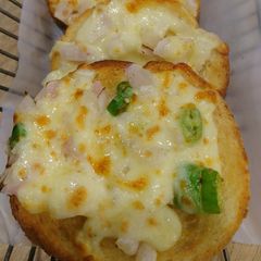 A picture of Cheesy Garlic Bread.