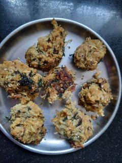 दुधीभोपळ्याचे वडे (dudhi bhopdyache wade recipe in marathi) रेसिपी चे मुख्य फोटो