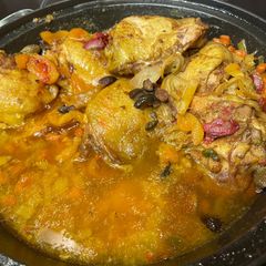A picture of Tagine chicken with olives and preserved chicken.