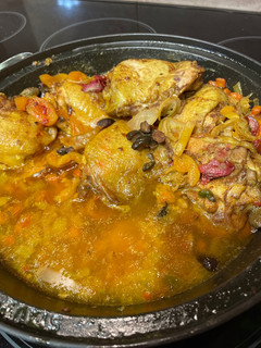 A picture of Tagine chicken with olives and preserved chicken.