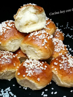 Una foto de Panecillos brioche con perlas de azúcar 😋