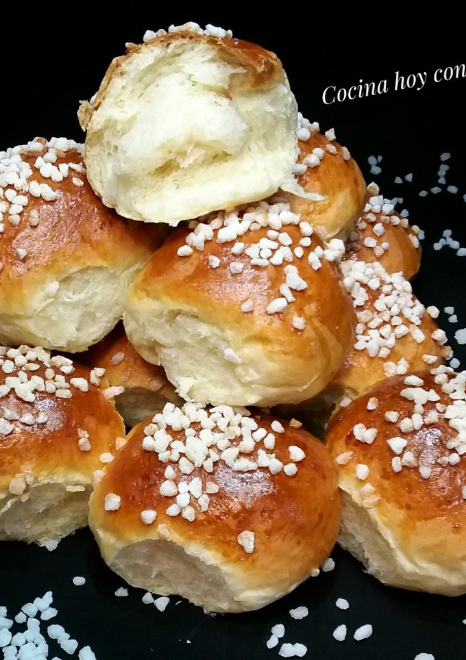 Una foto de Panecillos brioche con perlas de azúcar 😋