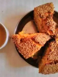 કુકર હાંડવો (Cooker Handvo Recipe In Gujarati) રેસીપી મુખ્ય ફોટો