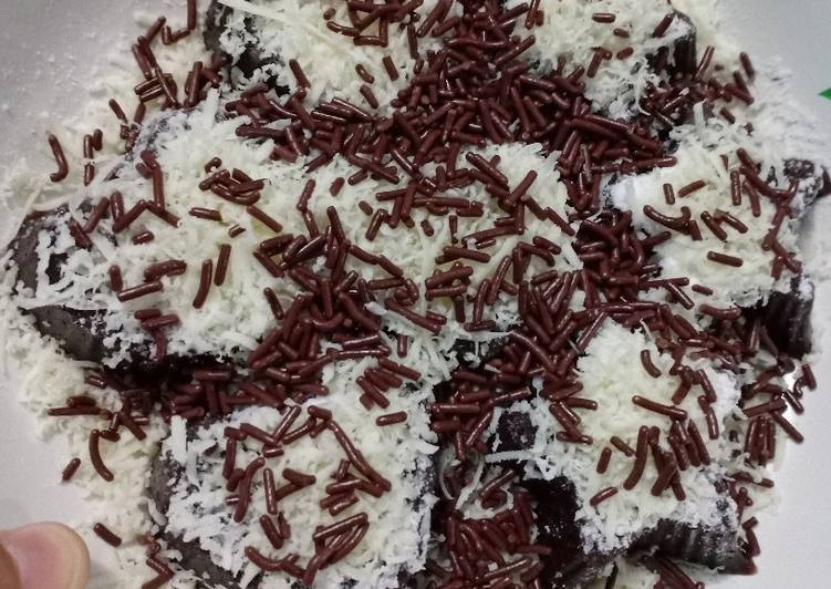 Langkah Mudah untuk Menyiapkan Chocolate Lava Cake kukus (Mudah) Anti Gagal