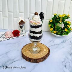 A picture of Oreo dessert pots.