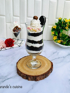 A picture of Oreo dessert pots.