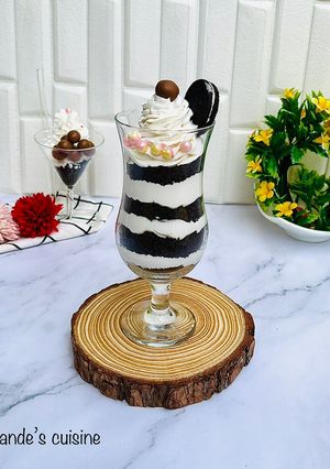 A picture of Oreo dessert pots.