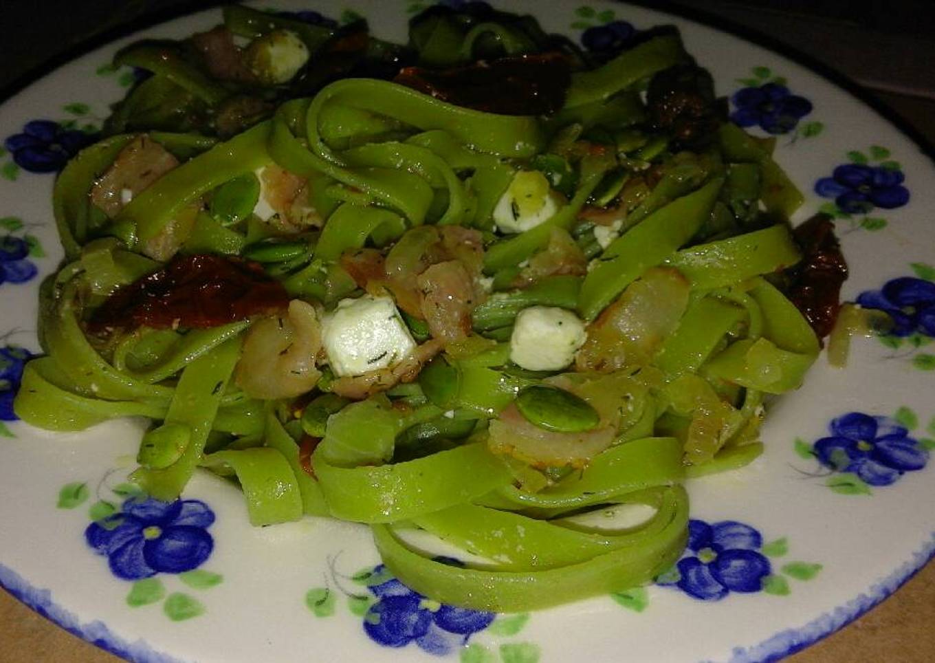 Nidos de espinacas con tomates secos