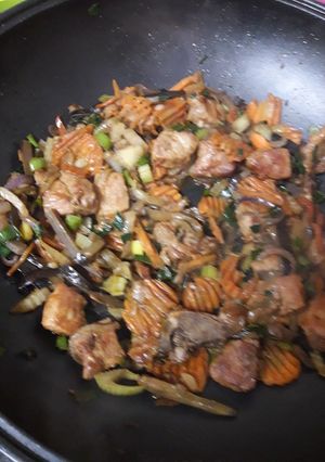 Una foto de Verduras salteadas con carne de cerdo