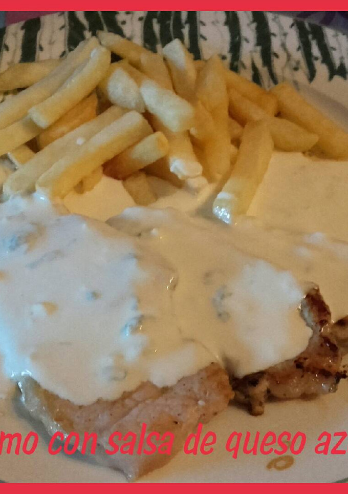 Una foto de Lomo con salsa de queso azul