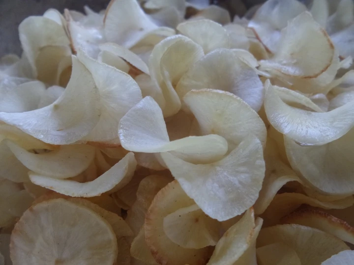 Cara Gampang Menyiapkan Resep Keripik Singkong. Putih dan Renyah 😄 yang Bisa Manjain Lidah Anti Ribet, Bisa Manjain Lidah