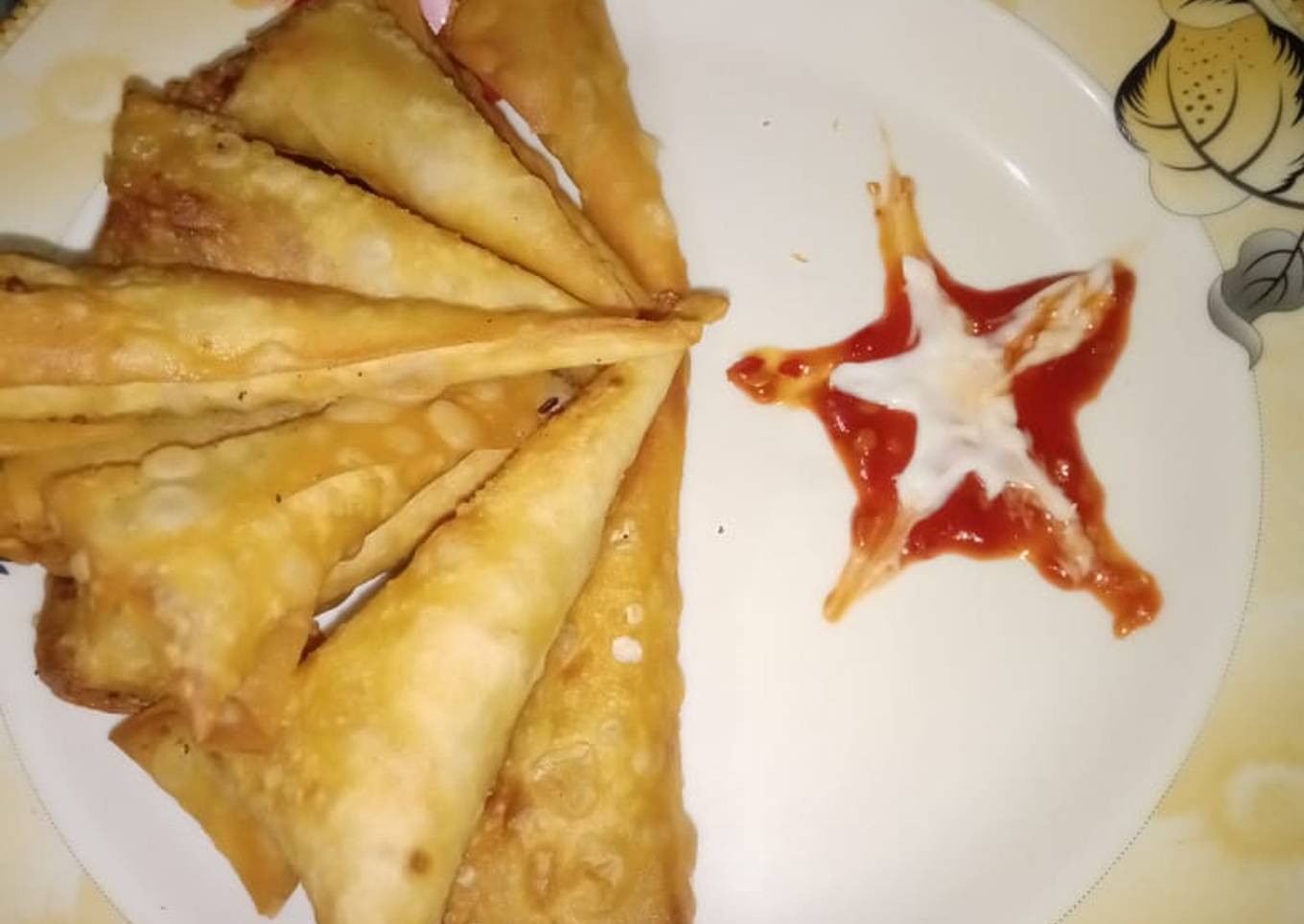 Chinese Samoosa cone...🌹