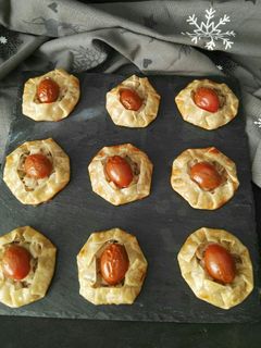 Una foto de Mini galettes de setas y queso feta