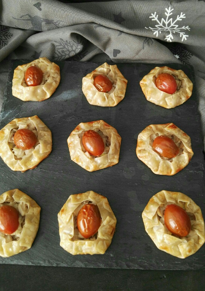 Una foto de Mini galettes de setas y queso feta