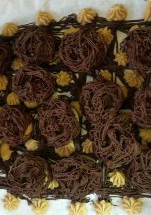Una foto de Bombones de toffee y chocolate sobre bandeja de toffee y chocolate