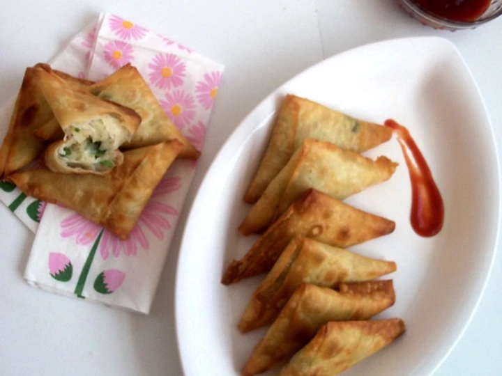 Easy Steps Make Recipes Potato and Cheese filled Samosas / Fried Pastries the  Makes Drooling Really Delicious.