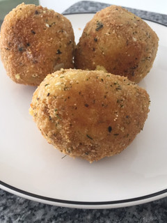 Una foto de Bombas de papa rellenas