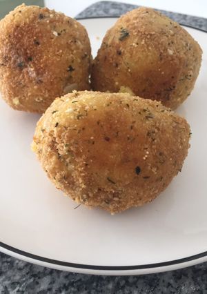Una foto de Bombas de papa rellenas