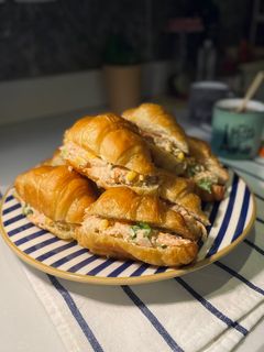 صورة لوصفة حشوة تونة لذيذة🥐