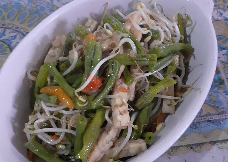 31. Tumis touge + kacang panjang