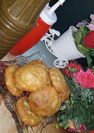 A picture of Crispy chicken mongh daal Kachori😋.