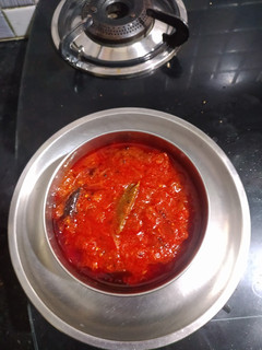 * தக்காளி கொத்சு *(tomato kothsu recipe in tamil) செய்முறை முக்கிய புகைப்படம்
