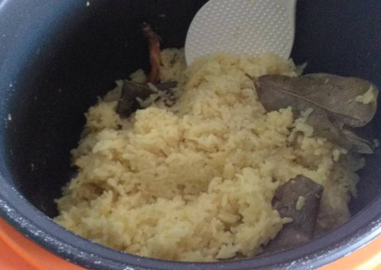 Langkah Mudah untuk mengolah 74. Nasi Kuning Rice Cooker Anti Gagal