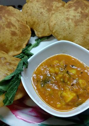 A picture of Puri aloo.