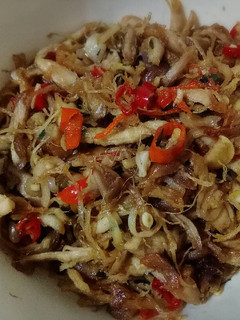 Foto resep Ayam Goreng Suwir Plus Sambal Matah