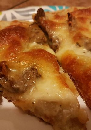 A picture of Steak pizza.