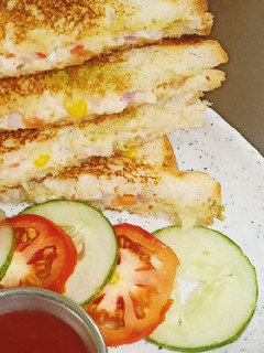 वेजिटेबल मयो सैंडविच (Vegetable mayo sandwich recipe in hindi) रेसिपी मुख्य फोटो