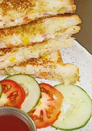 वेजिटेबल मयो सैंडविच (Vegetable mayo sandwich recipe in hindi) रेसिपी मुख्य फोटो