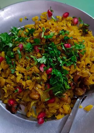 पोहा (Poha recipe in hindi) रेसिपी मुख्य फोटो