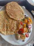 Tortitas saladas de Zucchini & Entrante de Tzaziki con aceitunas griegas & tomates cherry 🩵