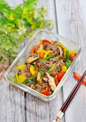 《電鍋料理》甜椒豆瓣醬牛肉 的食譜成品照片