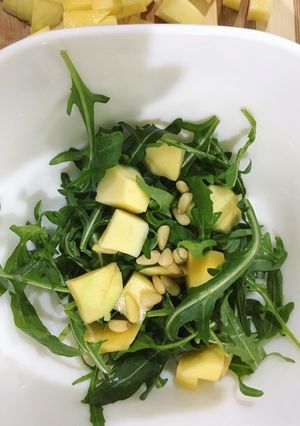 Foto resep Salad daun rocket dan mangga (super simple & fresh!) :)