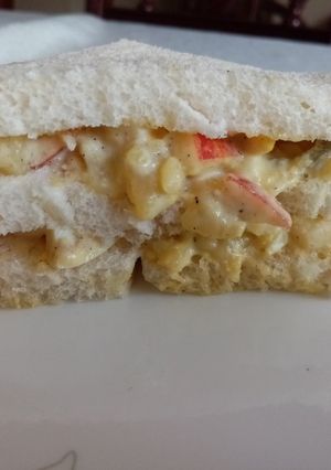 Egg, potato and apple salad sandwich রেসিপির প্রধান ছবি