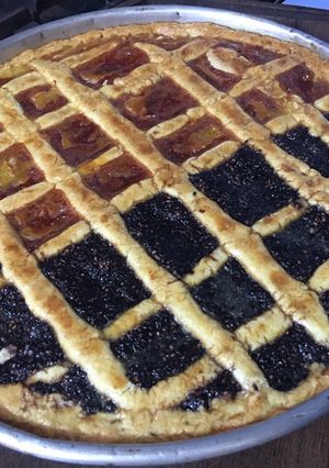 Una foto de Frola rústica de membrillo y moras