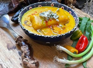Une photo de Velouté 🪹lentilles corail 🪸 cébette piments 🌶️ habanero 🌶️🌶️