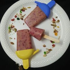 A picture of Yogurt Plum Popsicle.