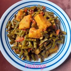 A picture of Long beans with potato and capsicum.